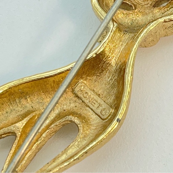 Vintage Stamped Monet Cat Brooch Pet Kitty Jewelry Textured Brushed Gold Tone - Picture 7 of 11